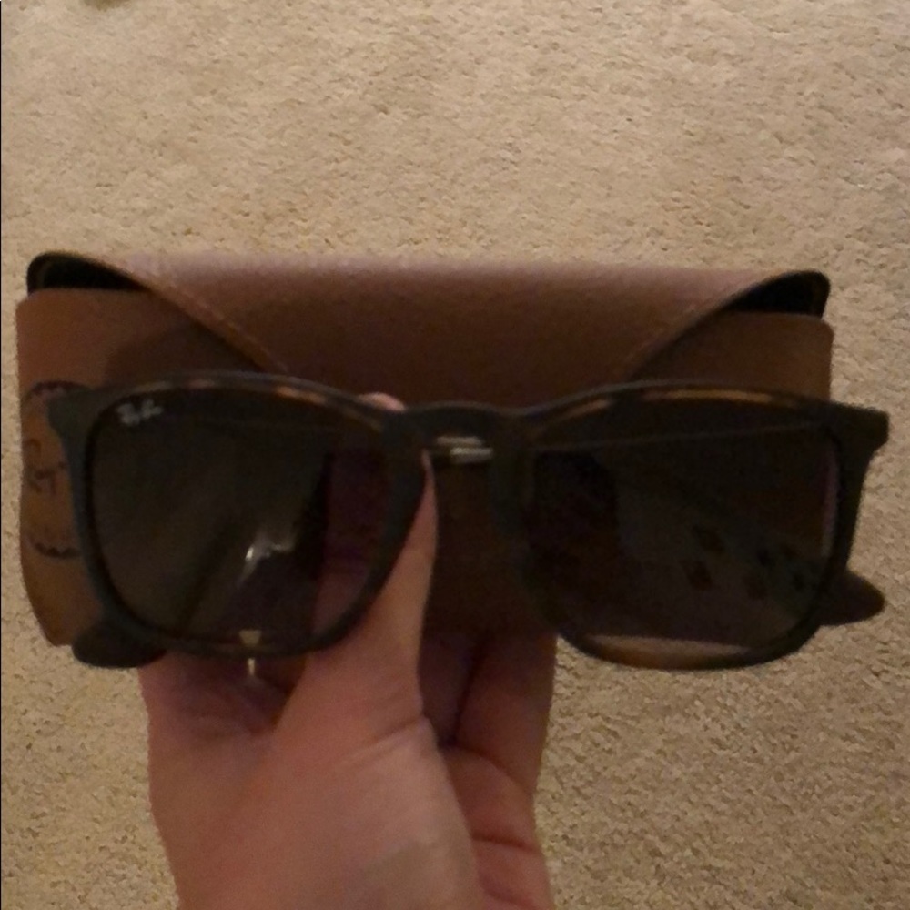 Women’s Ray Ban Wayfarer Sunglasses